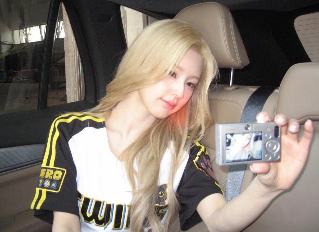 I-DLE Miyeon Baseball Jersey