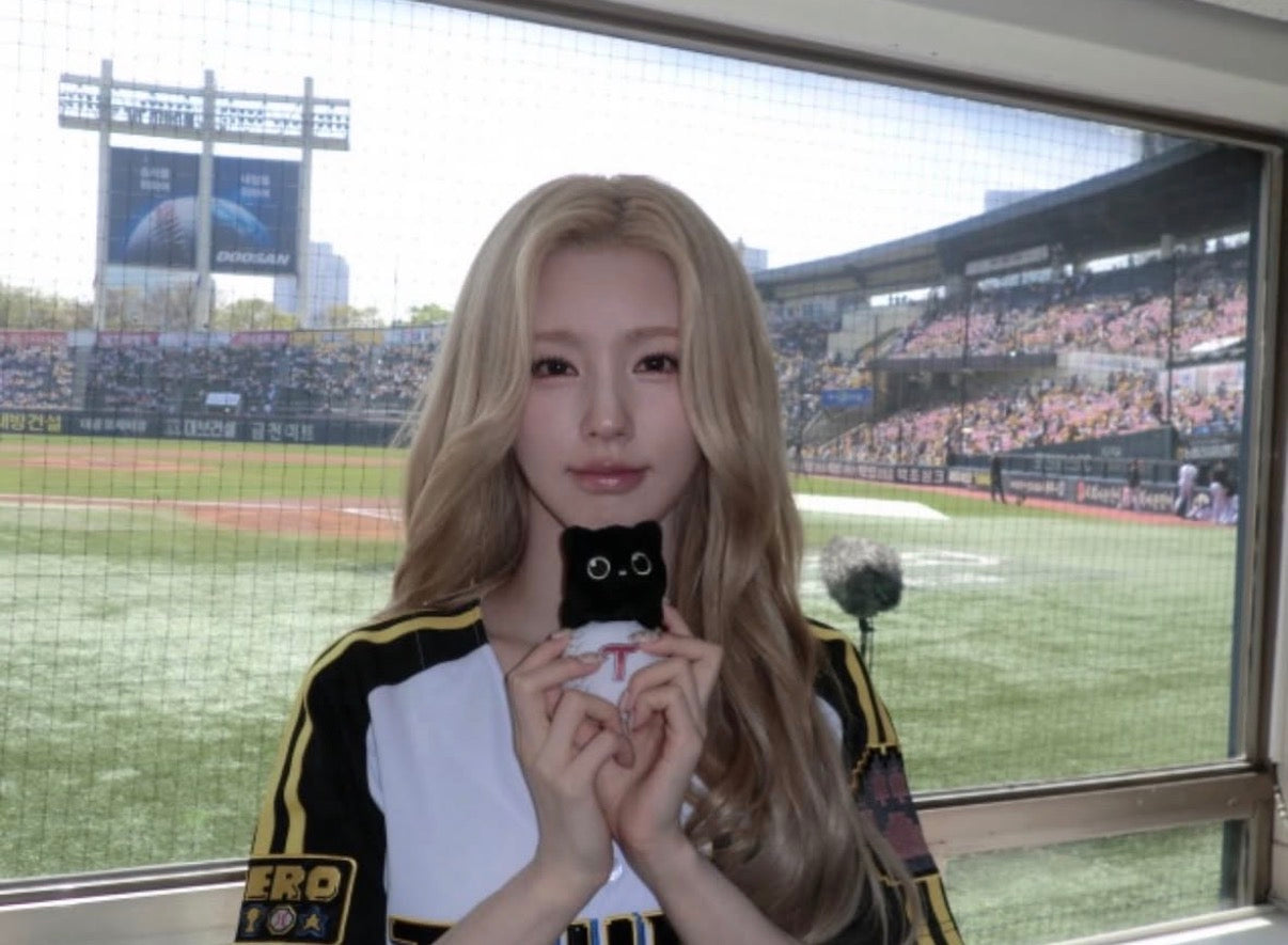 I-DLE Miyeon Baseball Jersey