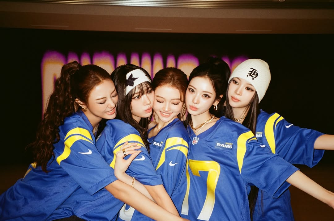 Meovv Football Jersey